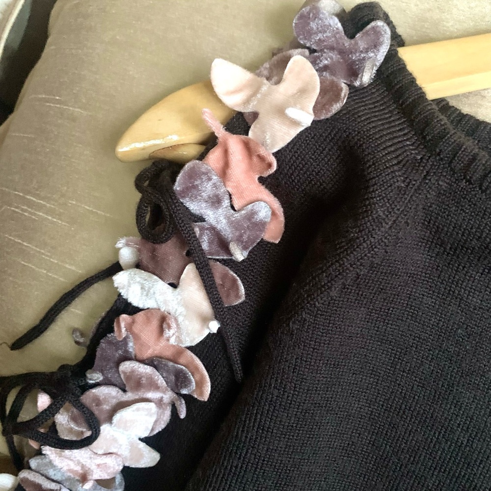 Dolce Cabo Velvet Floral Flocked Sweater - Picture 6 of 9